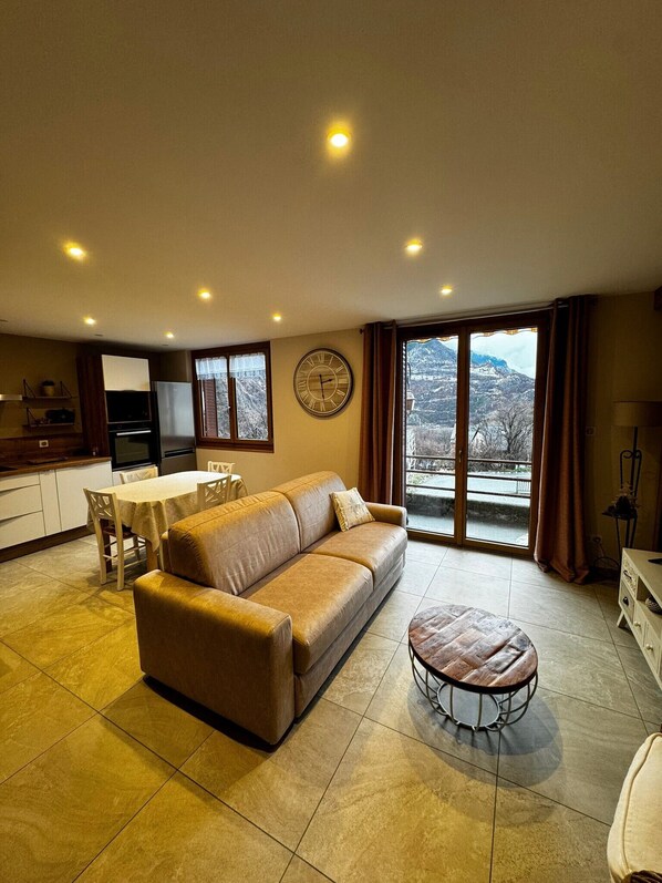 Living area - Maison Casabert Savoie: Modern Comfort in a Charming Mountain Setting (Saint-Martin-de-la-Porte)
