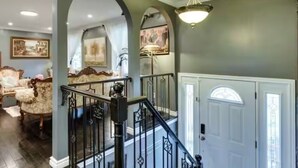 Interior - Peaceful Lakeside Escape• Trails & Parks Nearby (Grimsby)