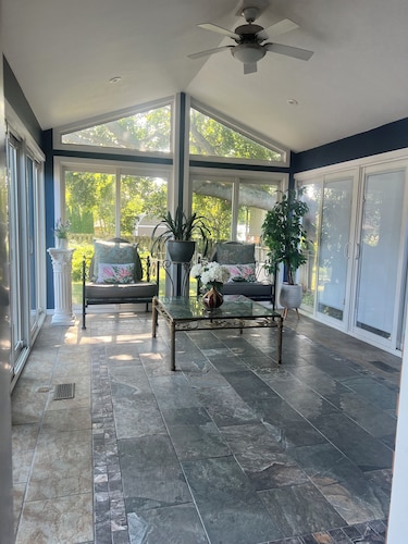 Peaceful Lakeside Escape• Trails & Parks Nearby