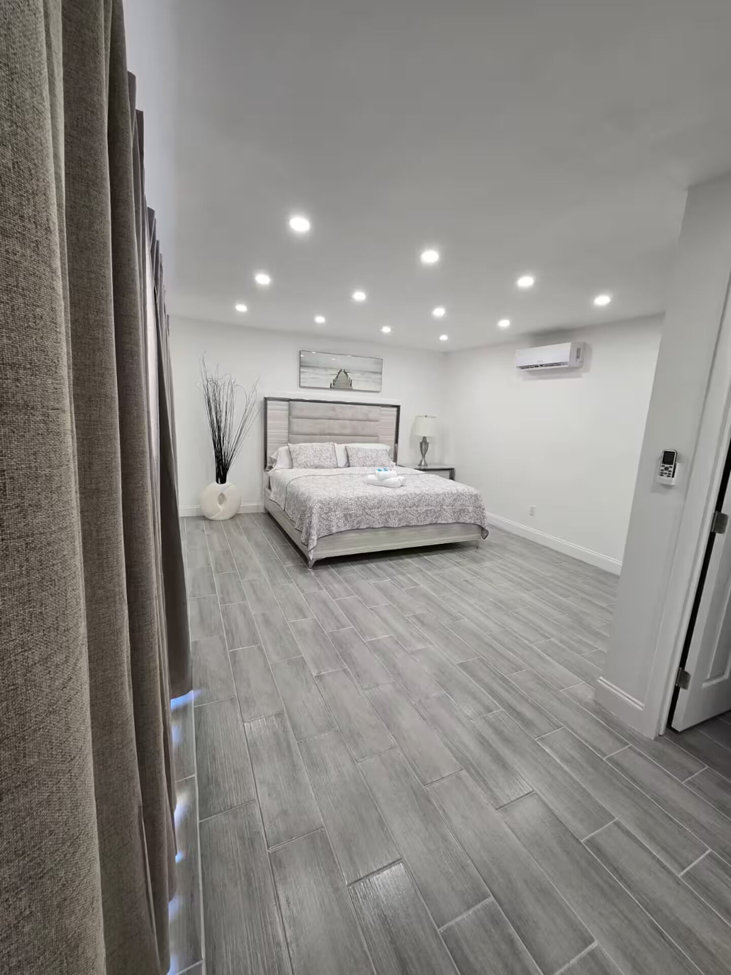 Bügeleisen/Bügelbrett, kostenloses WLAN, Bettwäsche