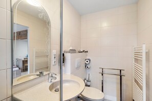 Douche, serviettes fournies