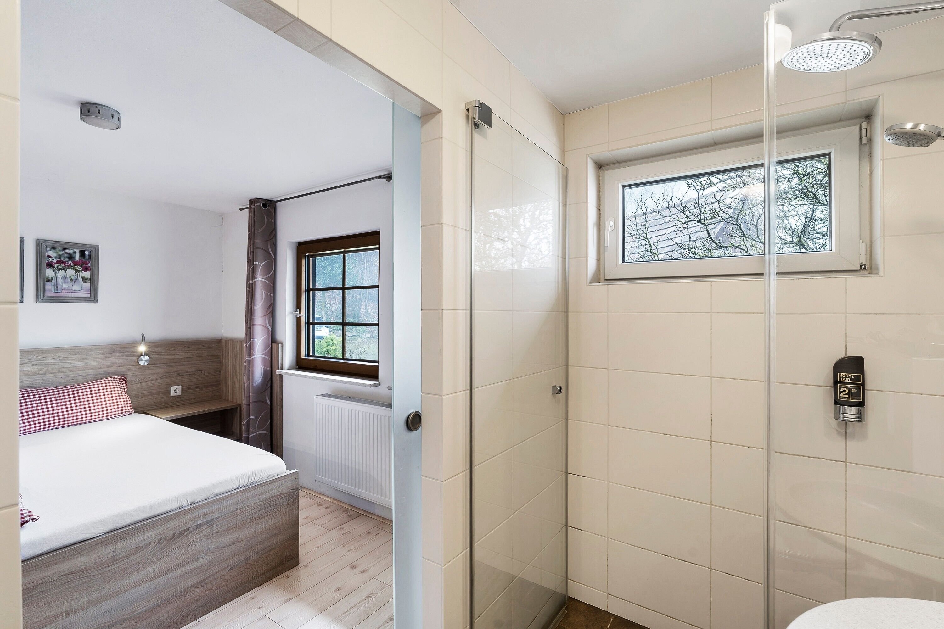 Fer et planche à repasser, Wi-Fi, draps fournis