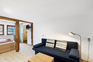 TV - Room “Esche” with Mountain View, Shared Garden and Wi-Fi (Sasbachwalden)