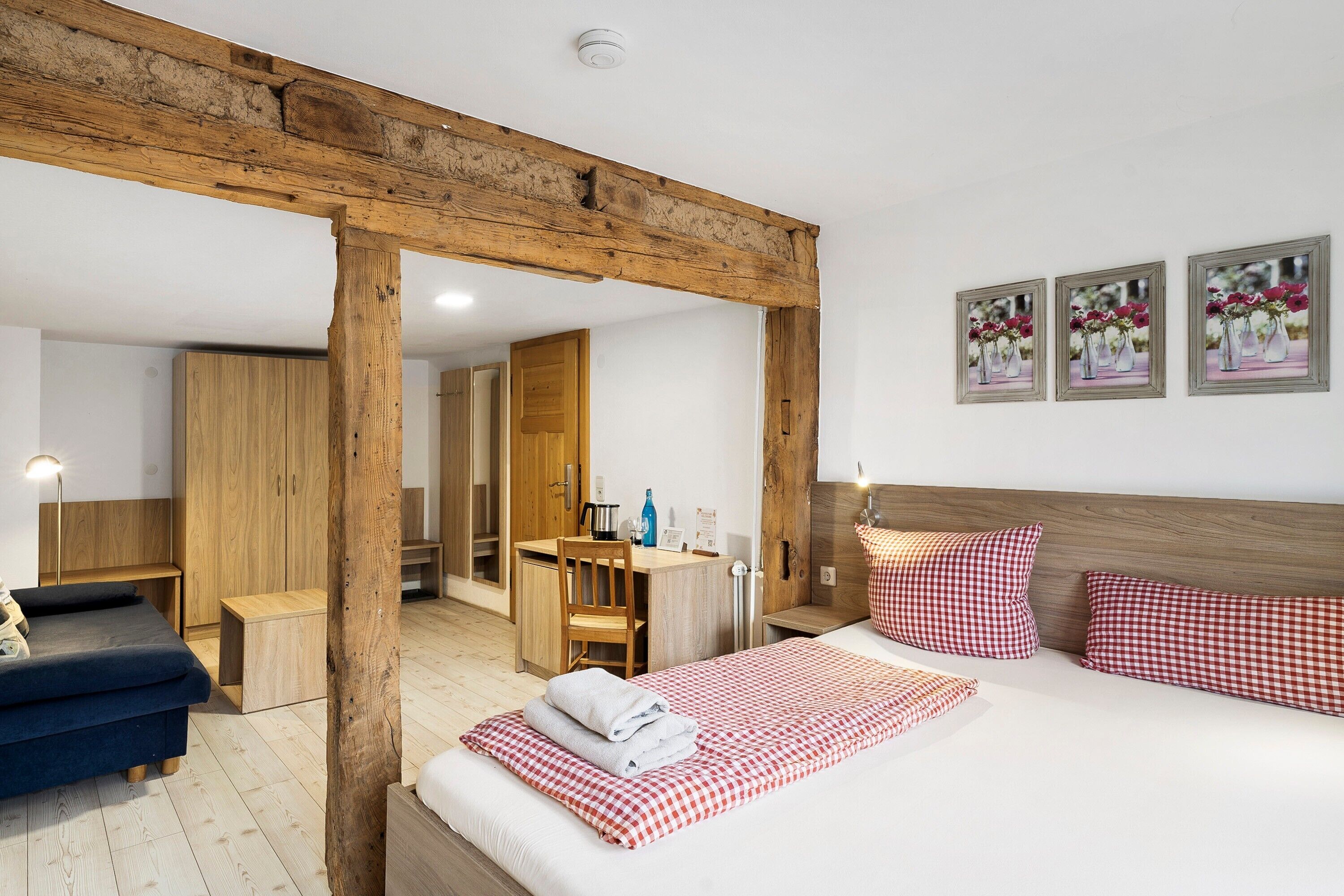 1 habitación, tabla de planchar con plancha, wifi y ropa de cama 