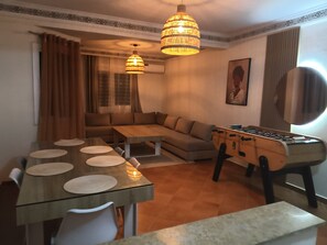 Interior - Family apartment in Guéliz swimming pool, Wi-Fi, IPTV, overhead projector, air conditioning & table soccer (Marrakech)
