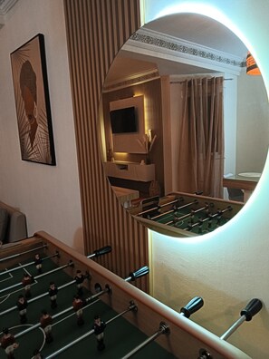 Games room - Family apartment in Guéliz swimming pool, Wi-Fi, IPTV, overhead projector, air conditioning & table soccer (Marrakech)
