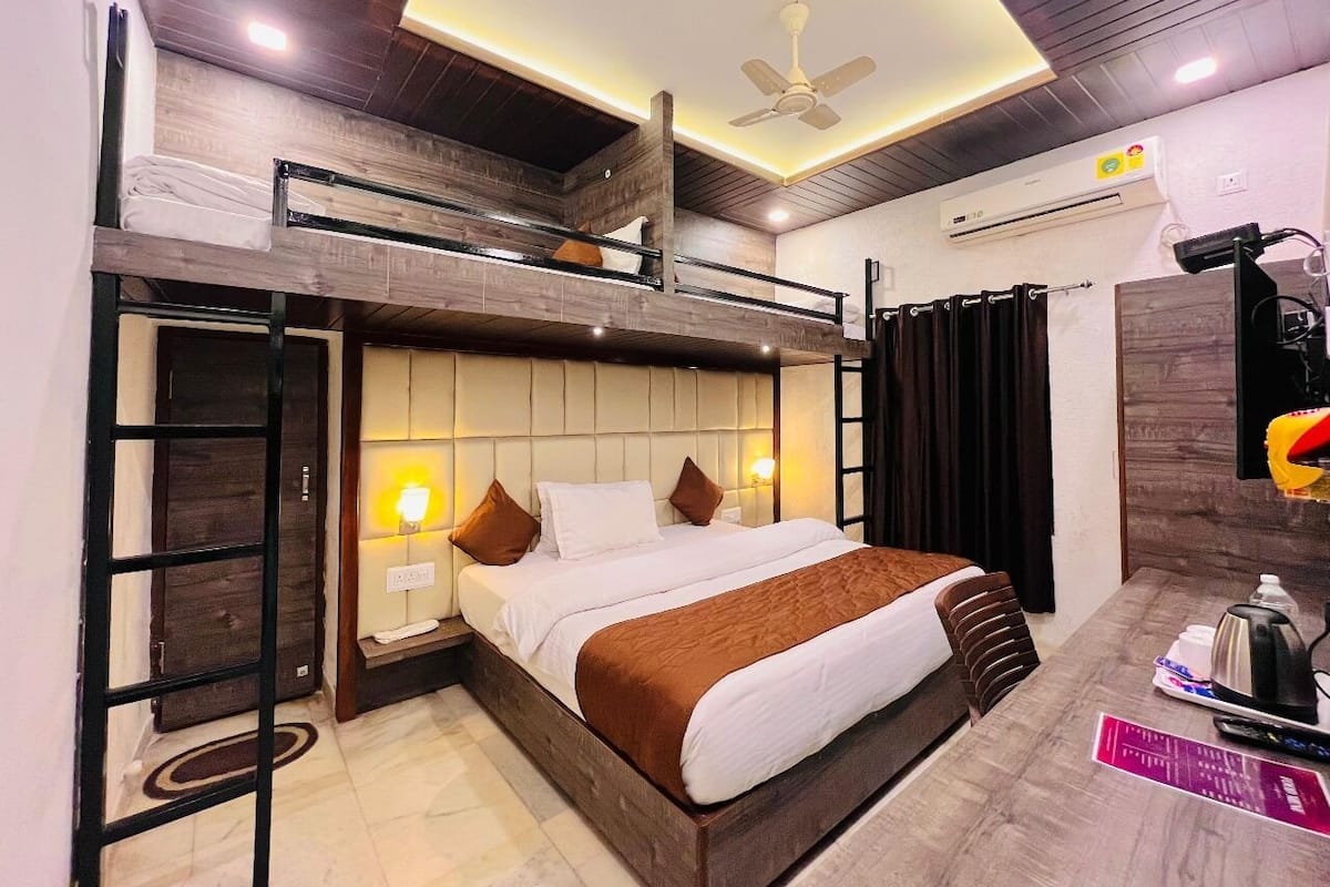 Quarto família | Escrivaninha, Wi-Fi de cortesia