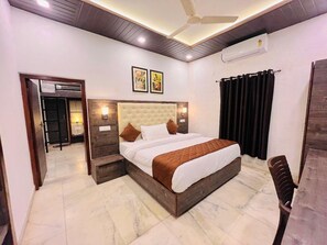 Quarto luxo | Escrivaninha, Wi-Fi de cortesia