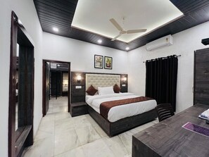Deluxe Room | Desk, free WiFi - Hotel Gulmarg Residency (Mount Abu)