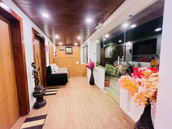 Exterior - Hotel Gulmarg Residency (Mount Abu)