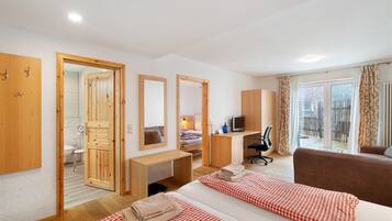 1 habitación, tabla de planchar con plancha, wifi y ropa de cama