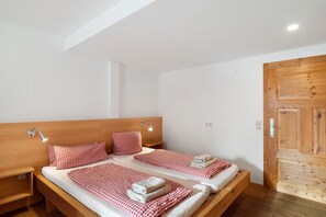 1 bedroom, iron/ironing board, WiFi, bed sheets - Room “Fichte” with Shared Garden and Wi-Fi (Sasbachwalden)