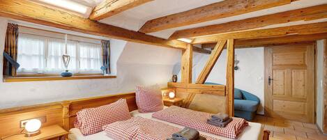 1 slaapkamer, een strijkplank/strijkijzer, wifi, beddengoed