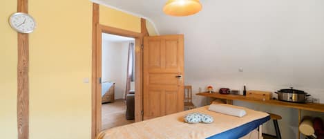 1 habitación, tabla de planchar con plancha, wifi y ropa de cama