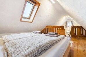 Tabla de planchar con plancha, wifi y ropa de cama 