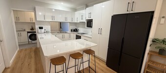 Salt Life - Lovely 2 storey, Free Wifi! Off peak special available!