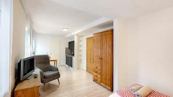 BĂŒgeleisen/BĂŒgelbrett, WLAN, BettwĂ€sche