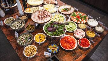 Desayuno buffet todos los días (con cargo)