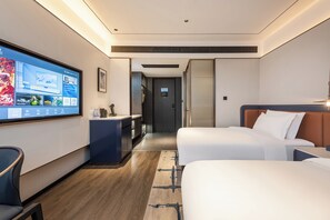 Habitación Confort con 2 camas individuales, vista a la ciudad | Espacio para trabajar con laptop, cortinas blackout y wifi gratis 