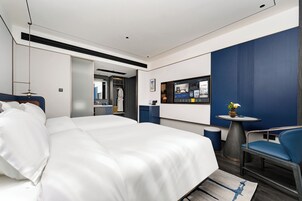 Habitación Deluxe con 2 camas individuales, vistas a la ciudad | Escritorio, espacio para trabajar con un portátil, cortinas opacas