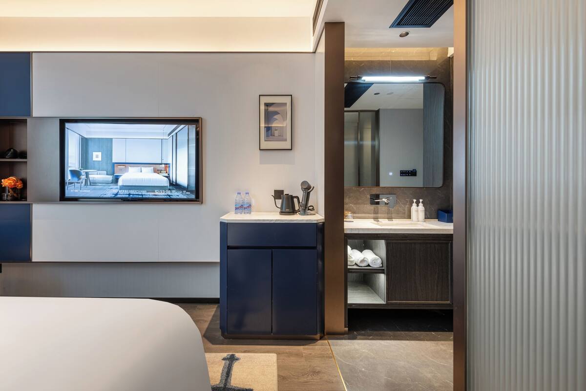 Comfort Double Room | Laptop workspace, blackout drapes, free WiFi