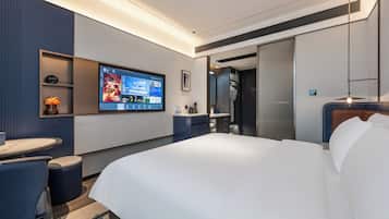 Espacio para trabajar con laptop, cortinas blackout y wifi gratis