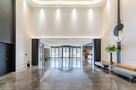 Lobby. Meihao Luoyang Yingtianmen Railway Stn