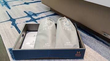 A box containing two pairs of slippers with the brand name 'Mehood' visible.