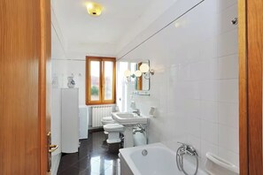 Hair dryer, towels, soap, toilet paper - Sagredo House, a few steps from San Marco and the Rialto Bridge (Venezia)