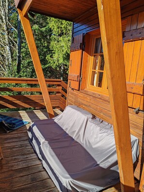 Terrace/patio - Chalet "Le Mouflon": Mountain View, Shared Garden & Wi-Fi (Laveissière)