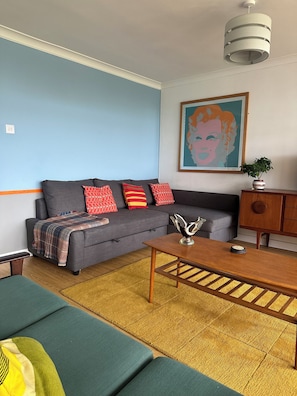 TV - Colourful mid-century nest moments away from bustling beaches and harbour. (West Bay)