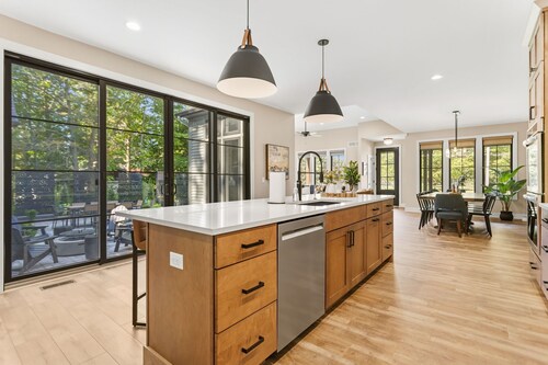 NEW! Saugatuck Lux Resort Style Oasis - Private Pool & Hot Tub!