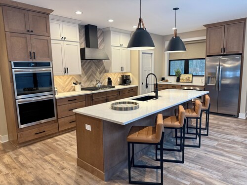 NEW! Courtyard Country Club - Private Pool & Hot Tub!