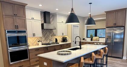 NEW! Courtyard Country Club - Private Pool & Hot Tub!