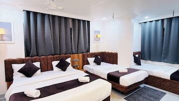 Deluxe vierpersoonskamer | Lakens van Egyptisch katoen, luxe beddengoed, een kluis op de kamer