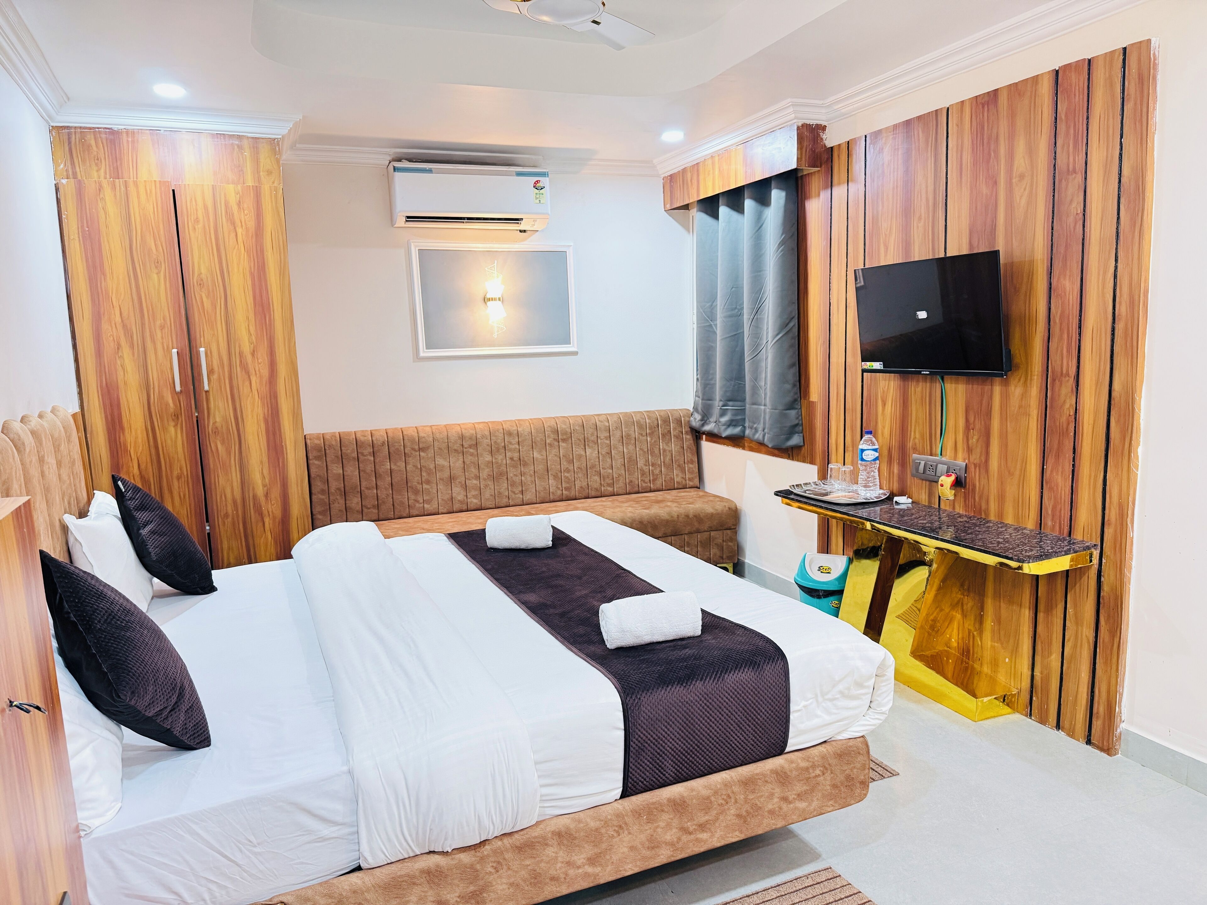 Phòng Deluxe | Bộ trải giường bằng vải cotton Ai Cập, bộ đồ giường cao cấp 