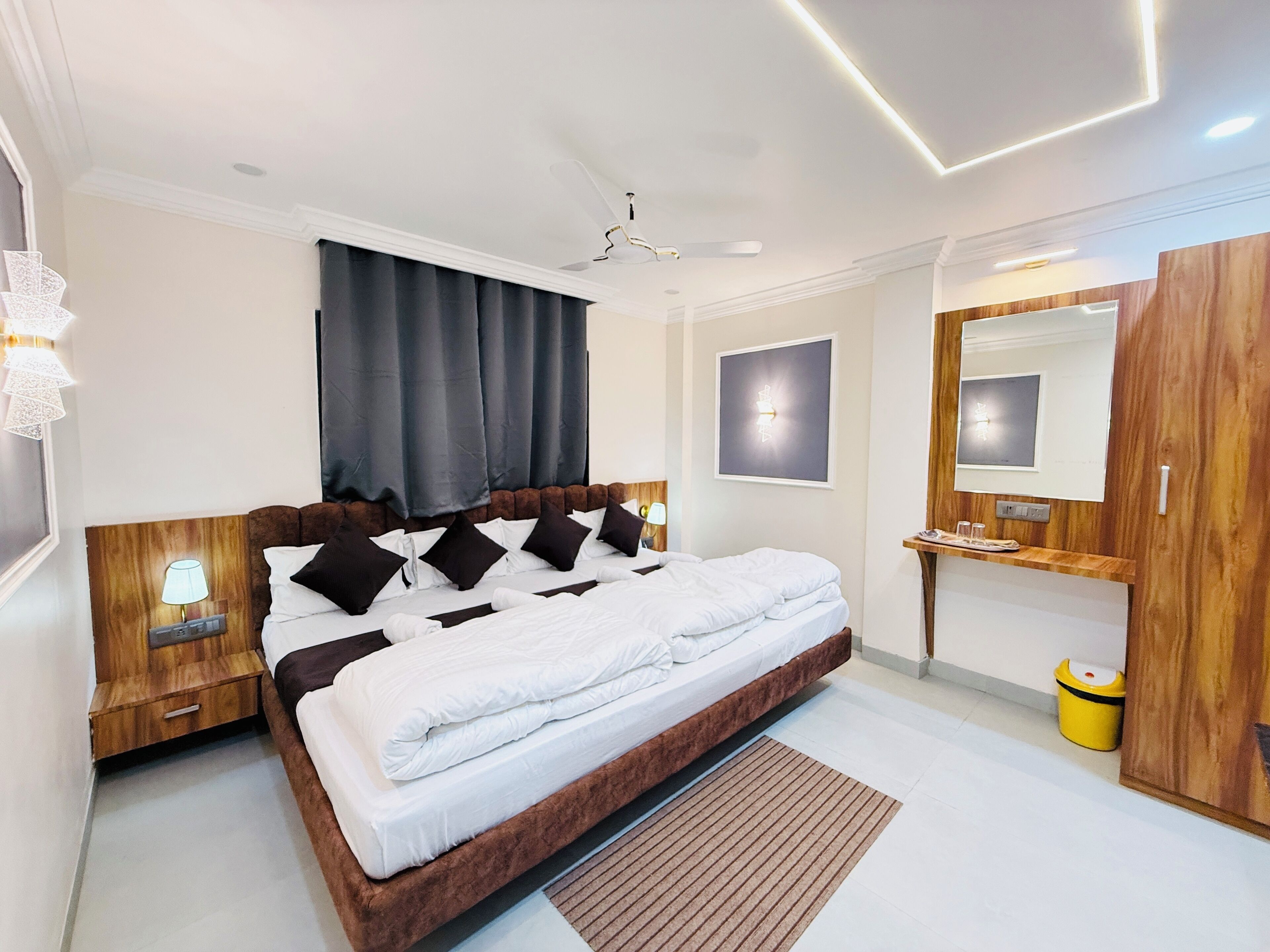 Kolmen hengen deluxe-huone | Egyptinpuuvillaiset lakanat, ylelliset vuodevaatteet