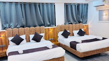 Family Studio | Egyptian cotton sheets, premium bedding, in-room safe