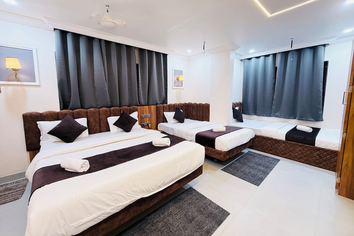 Egyptian cotton sheets, premium bedding, in-room safe