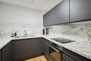 Fridge, oven, stovetop, cookware/dishes/utensils - Host & Stay | Apartment 9, Stanley Street (Liverpool)