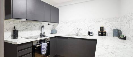 Fridge, oven, stovetop, cookware/dishes/utensils