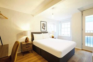 Iron/ironing board, WiFi, bed sheets - Host & Stay | Apartment 11, Stanley Street (Liverpool)