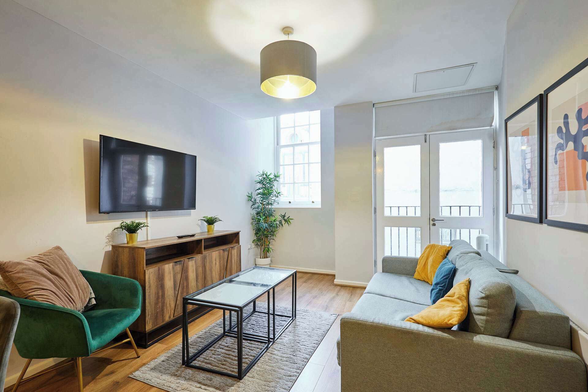 テレビ、書斎 / ワークスペース