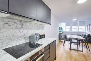 Fridge, oven, stovetop, cookware/dishes/utensils - Host & Stay | Apartment 4, Stanley Street (Liverpool)