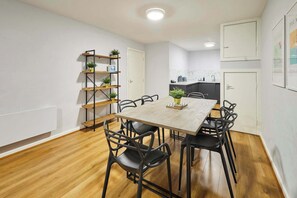 Dining - Host & Stay | Apartment 10, Stanley Street (Liverpool)