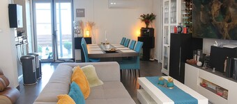 Room-comfy Room With sea View in Villa p
