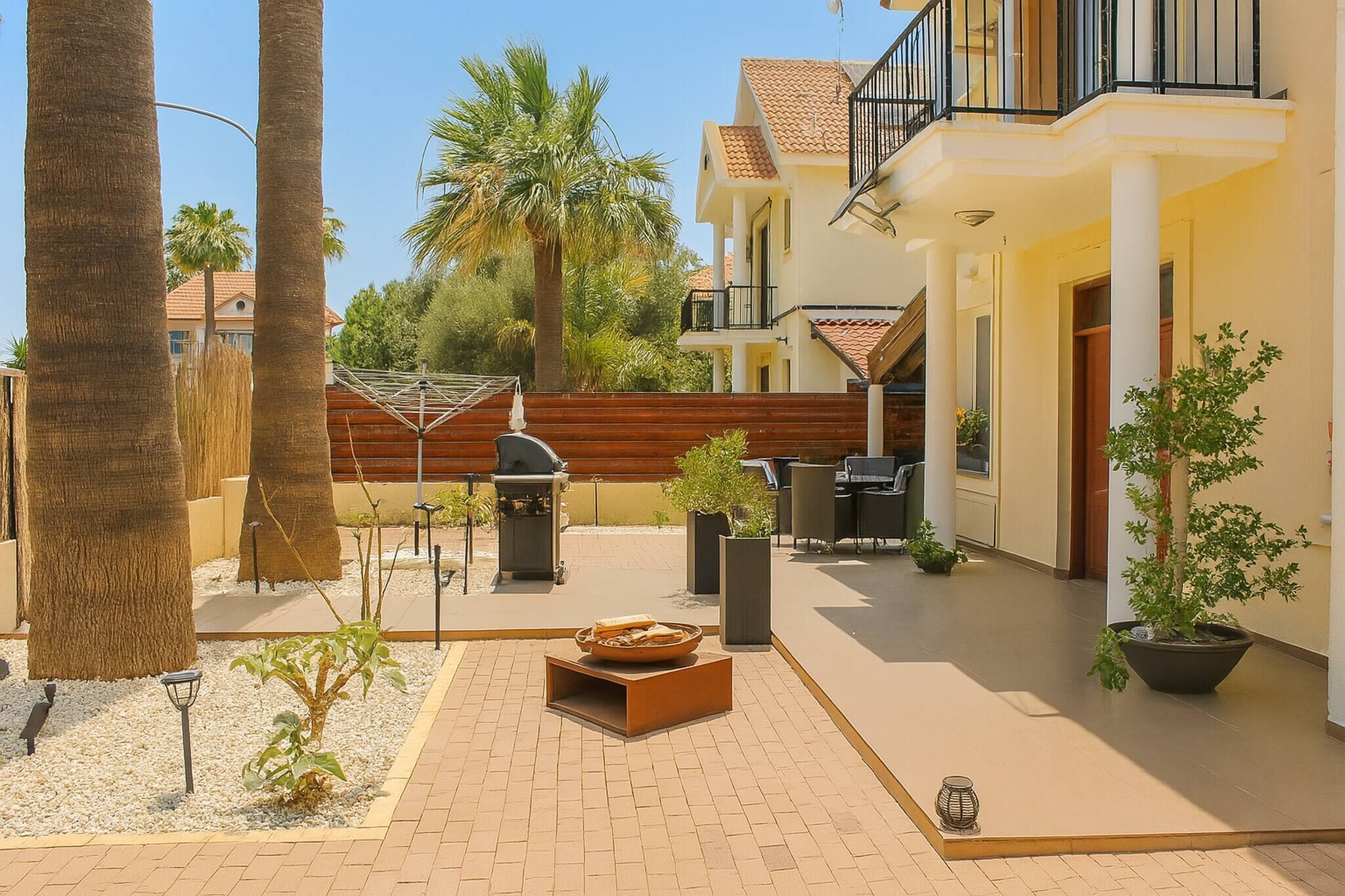 Shared Dormitory, 1 Bedroom, Smoking, Balcony | Exterior