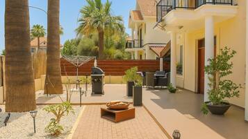 Shared Dormitory, 1 Bedroom, Smoking, Balcony | Exterior
