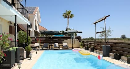 Room-comfy Room With sea View in Villa p
