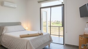 1 bedroom - Room-modern Room Sea View in Villa With (Oroklini)